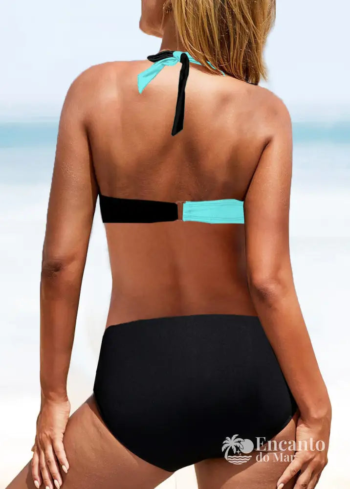 Biquíni Bicolor Com Top Transpassado E Cintura Alta Biquíni Bicolor Com Top Transpassado E Cintura Alta
